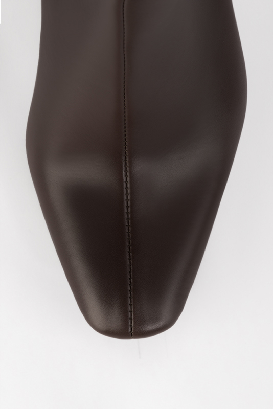 Medium lenght shape with a square toe, 
                and an arch of 1 3&frasl;8 in / 3.5 cm. Top view - Florence KOOIJMAN