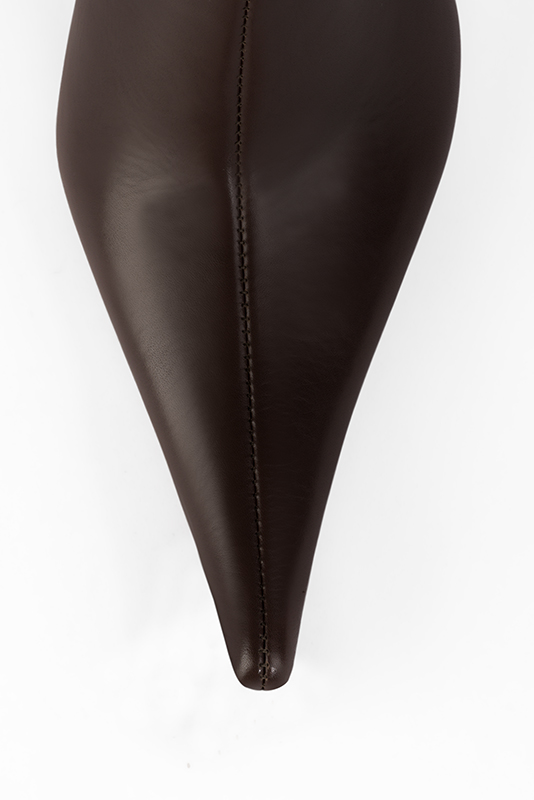 Long shape with a pointed toe, 
                and an arch of 3 3&frasl;4 in / 9.5 cm. Top view - Florence KOOIJMAN