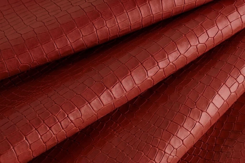 Scarlet red crocodile-print leather for pumps, heels, clutches, boots... - F. KOOIJMAN Paris