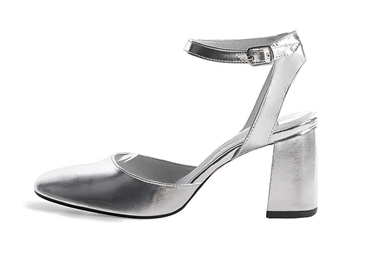 Light silver women's open back shoes, with an instep strap. Round toe. High flare heels. Profile view - Florence KOOIJMAN