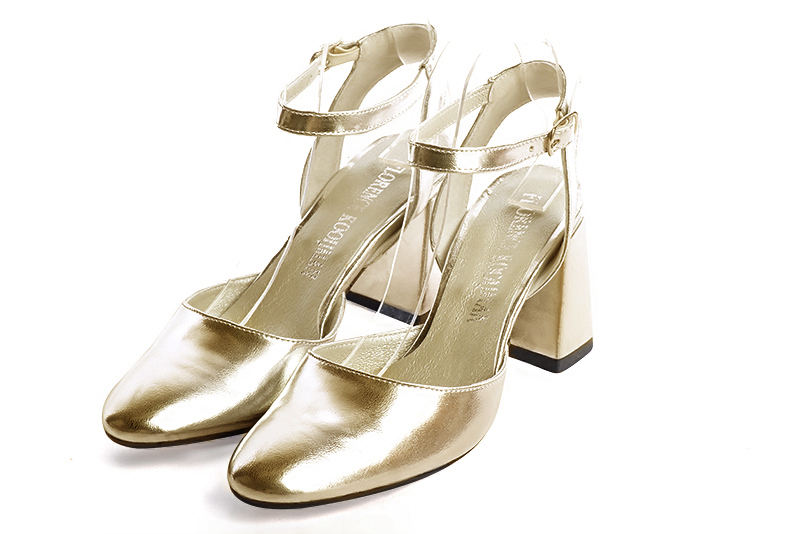 Gold women's open back shoes, with an instep strap. Round toe. High flare heels. Front view - Florence KOOIJMAN