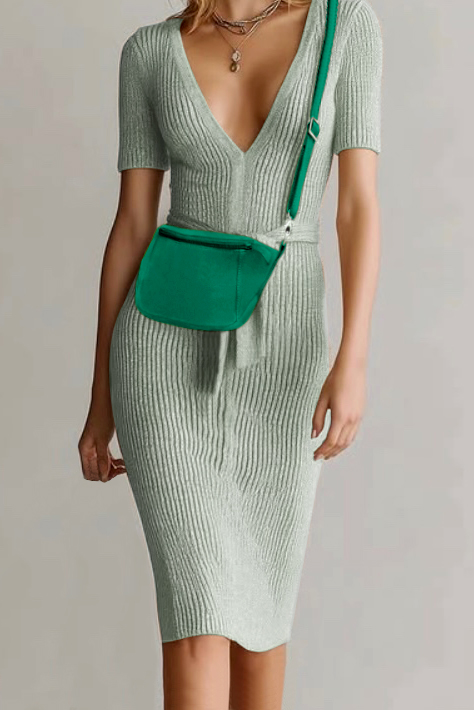 Dress handbag in emerald green leather - Worn view