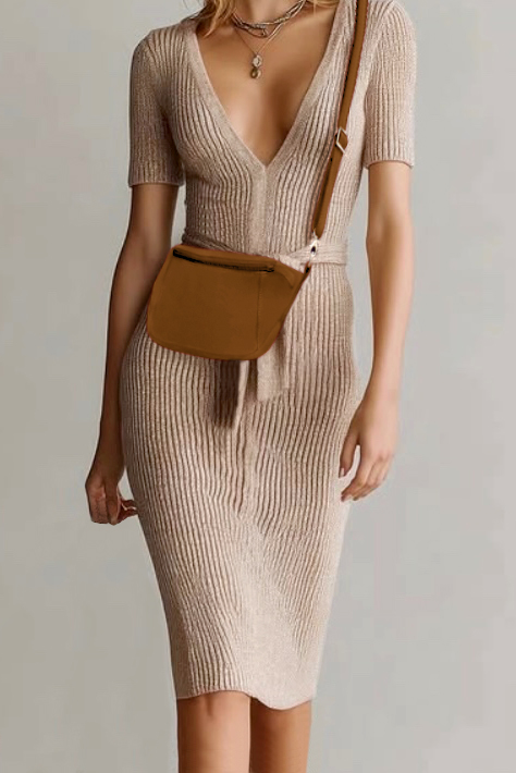 Dress handbag in caramel brown leather - Worn view