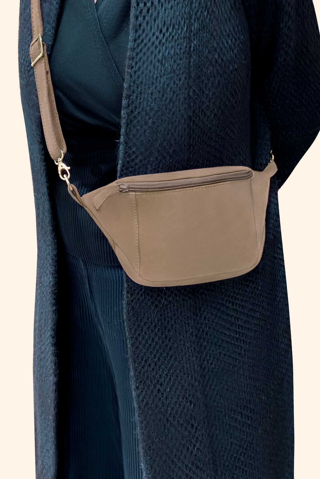 Tan beige women's dress clutch, for weddings, ceremonies, cocktails and parties. Worn view - Florence KOOIJMAN