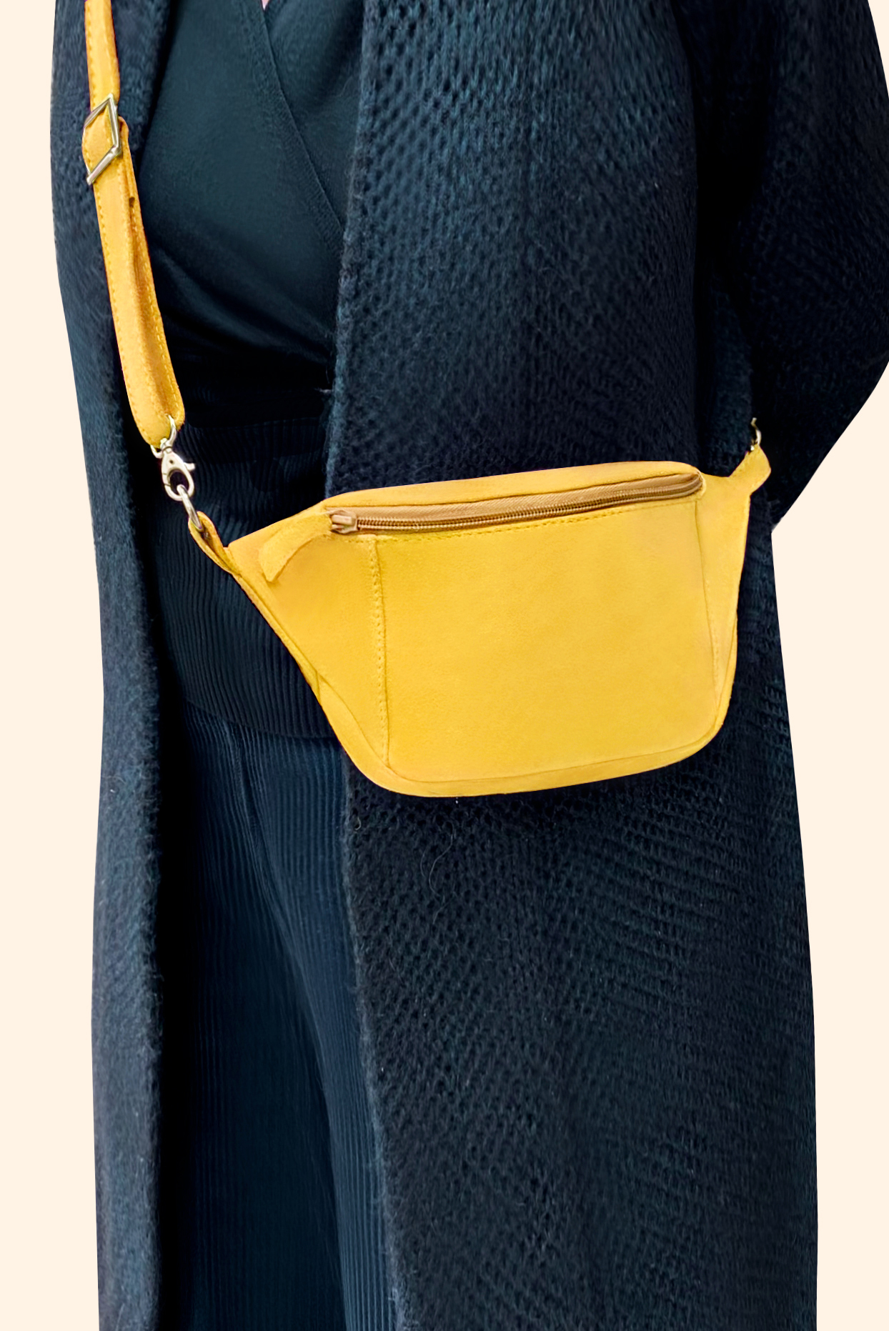 Dress handbag in yellow leather - Worn view