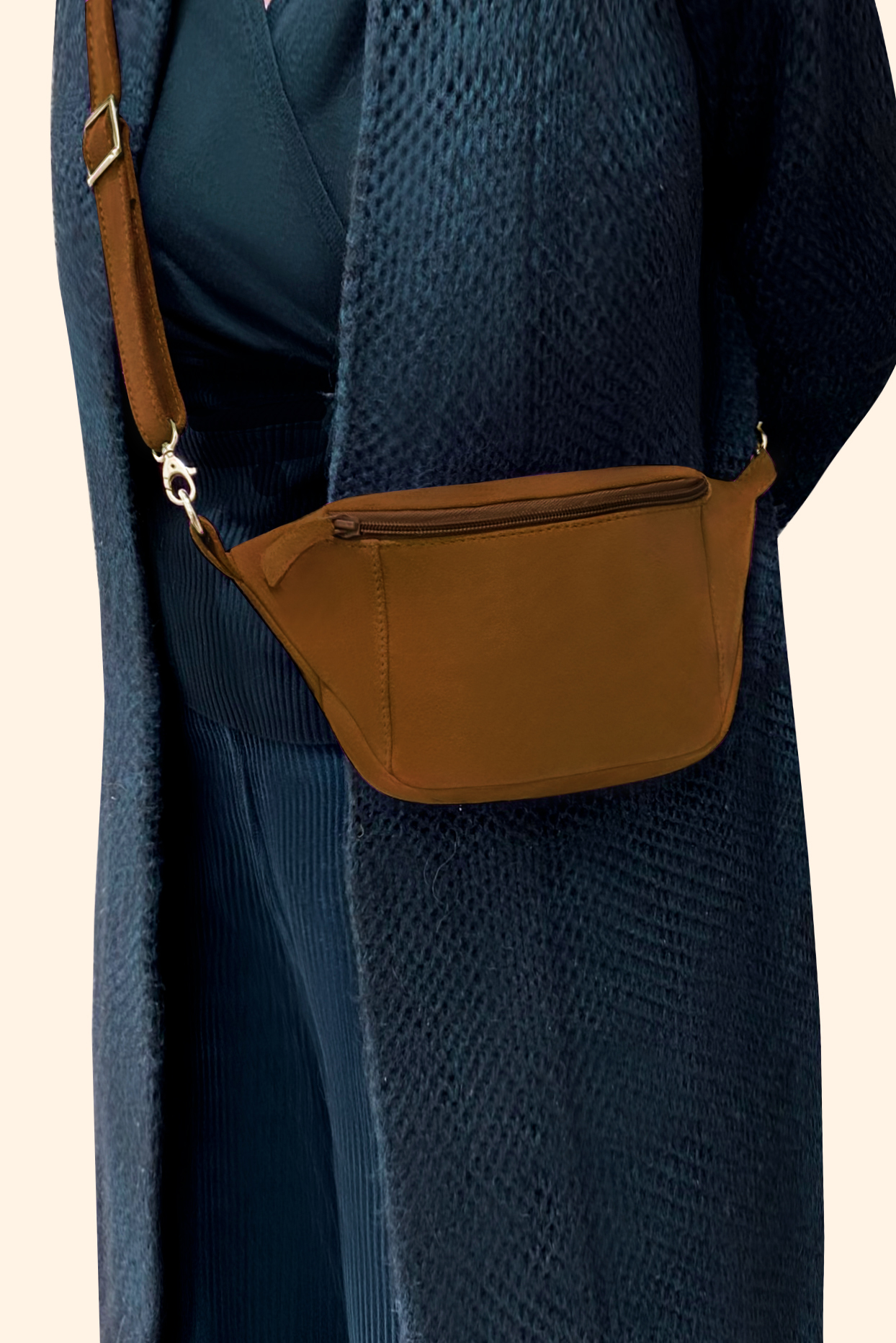 Caramel brown women's dress clutch, for weddings, ceremonies, cocktails and parties. Worn view - Florence KOOIJMAN