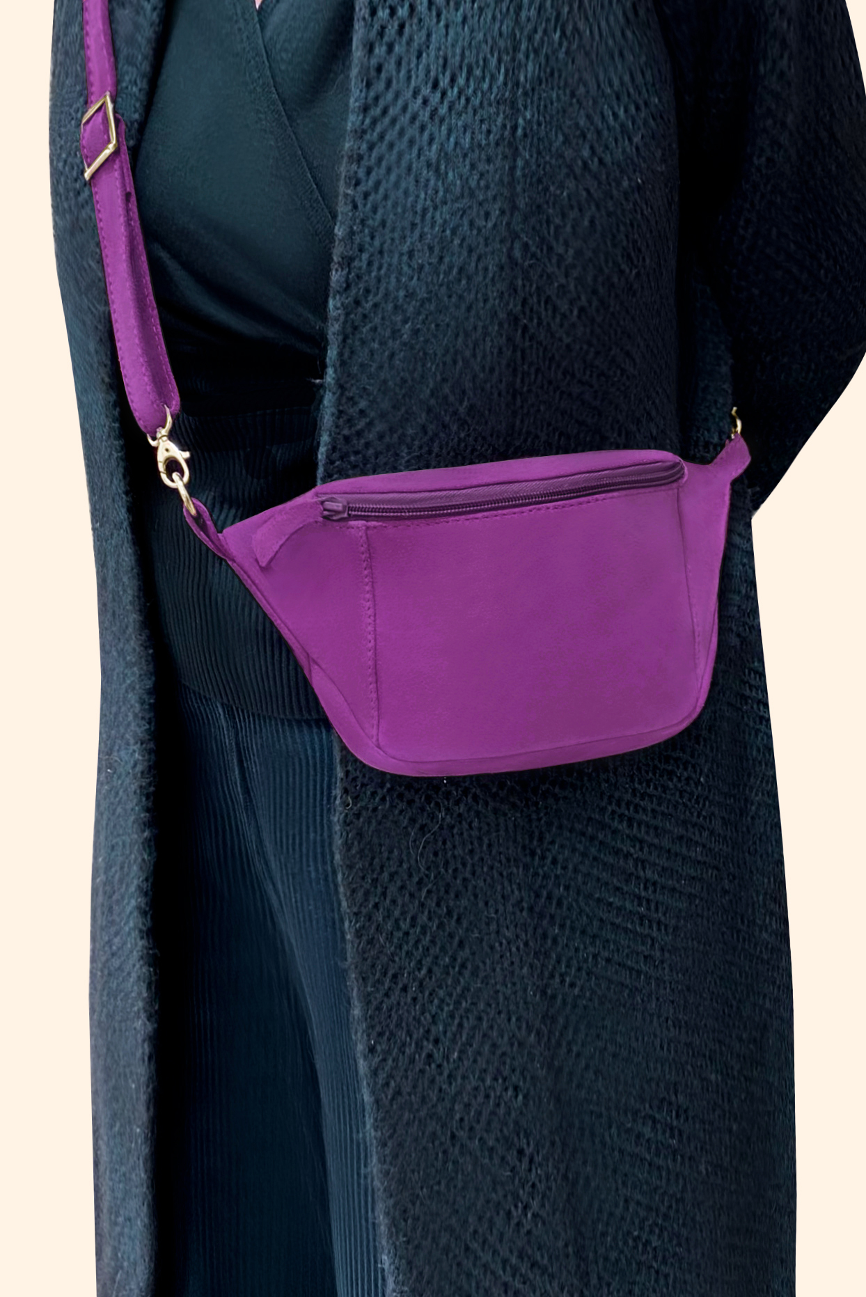 Dress handbag in mauve purple leather - Worn view