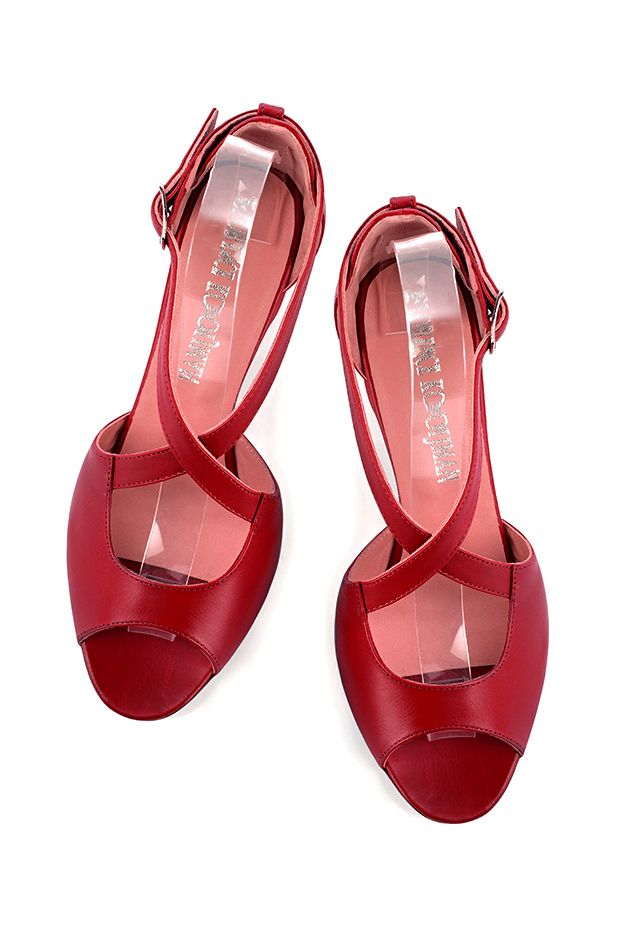 Women's cardinal red elegant sandals closed at the back with crossed straps. Round toe. Medium comma heels - Top view