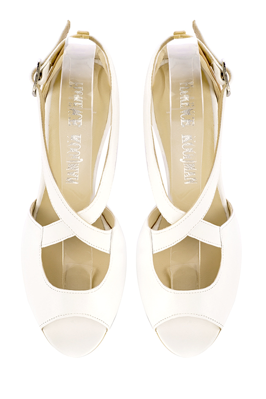Off white and gold women's closed back sandals, with crossed straps. Round toe. High slim heel. Top view - Florence KOOIJMAN