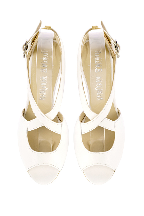 Off white and gold women's closed back sandals, with crossed straps. Round toe. High slim heel. Top view - Florence KOOIJMAN