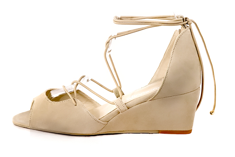 Sand beige women's closed back sandals, with crossed straps. Round toe. Medium wedge heels. Profile view - Florence KOOIJMAN