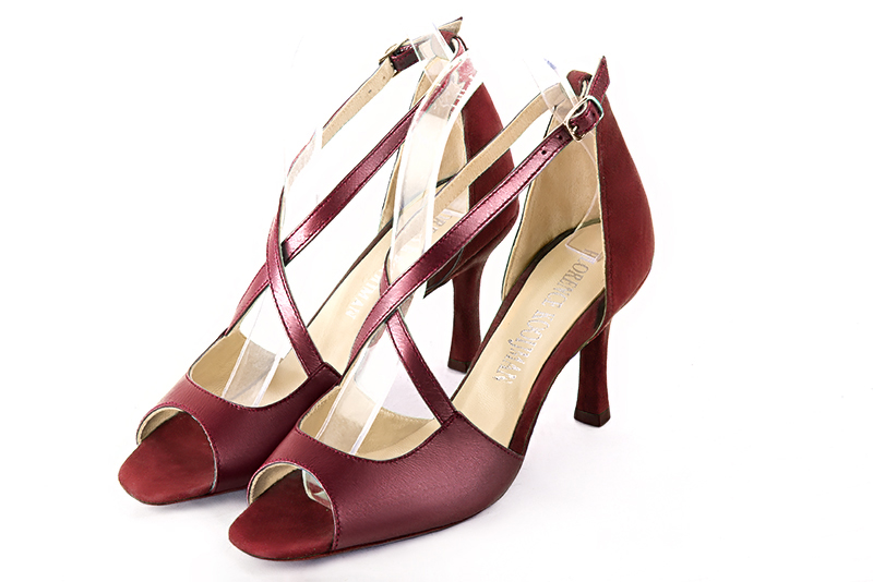 Burgundy red women's closed back sandals, with crossed straps. Square toe. High slim heel. Front view - Florence KOOIJMAN