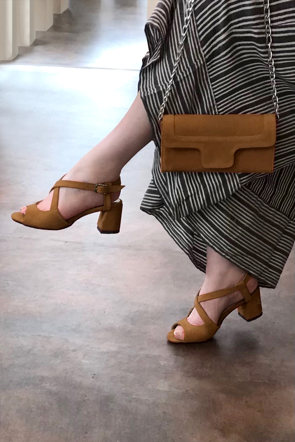 Caramel brown women's open back sandals, with crossed straps. Round toe. Medium flare heels. Worn view - Florence KOOIJMAN