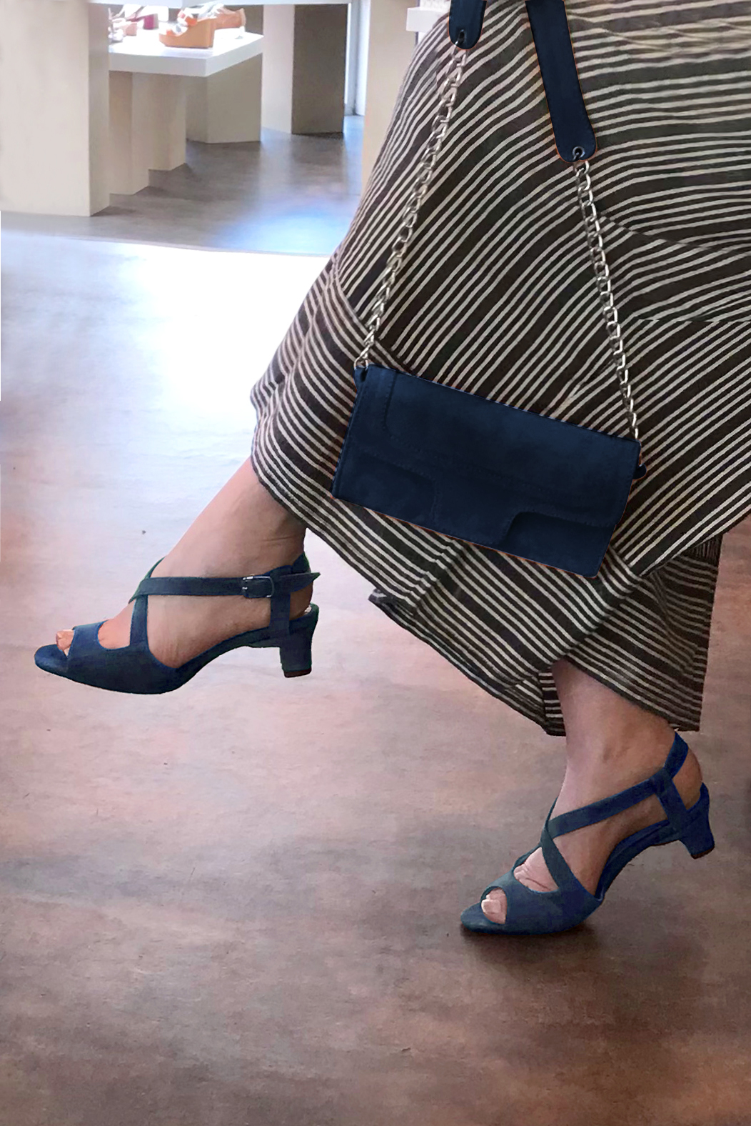 Navy blue women's open back sandals, with crossed straps. Round toe. Low kitten heels. Worn view - Florence KOOIJMAN