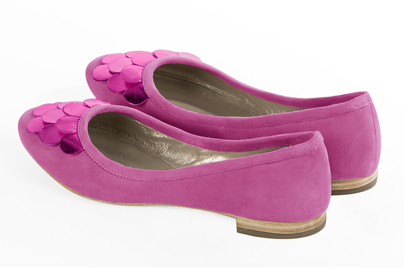 Shocking pink women's ballet pumps, with flat heels. Round toe. Flat leather soles. Rear view - Florence KOOIJMAN