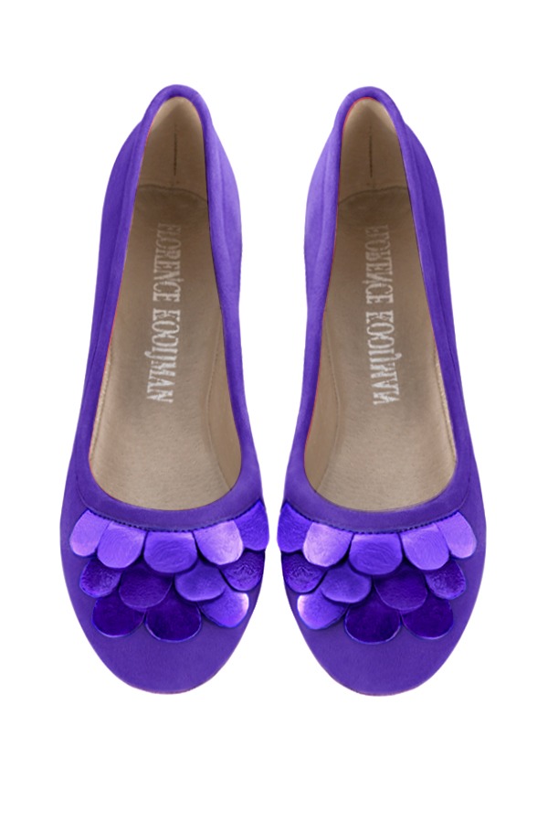 Violet purple women's ballet pumps, with flat heels. Round toe. Flat leather soles. Top view - Florence KOOIJMAN