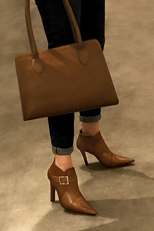 Luxueux sac à main, élégant et raffiné, coloris marron caramel. Personnalisation : Choix des cuirs et des couleurs. - Florence KOOIJMAN