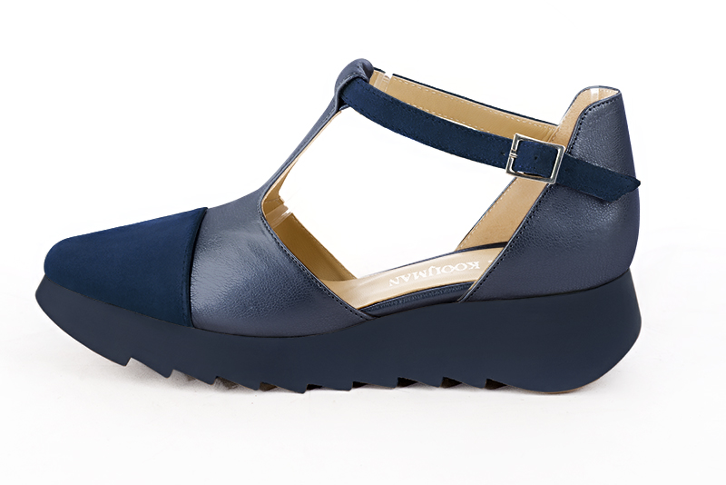 Navy blue women's open side shoes, with an instep strap. Square toe. Low rubber soles. Profile view - Florence KOOIJMAN