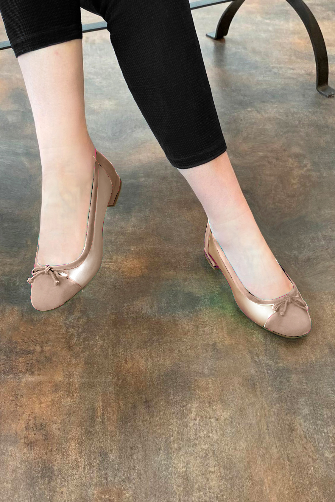Tan beige and gold women's ballet pumps, with low heels. Round toe. Flat block heels. Worn view - Florence KOOIJMAN