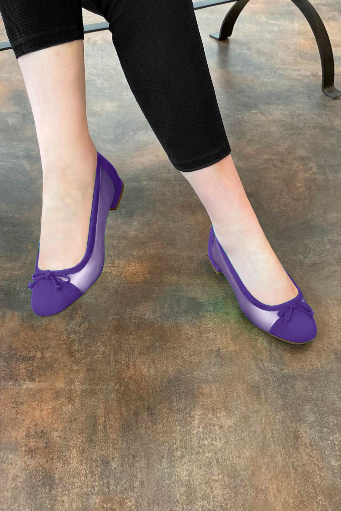 Violet purple women's ballet pumps, with low heels. Round toe. Flat block heels. Worn view - Florence KOOIJMAN