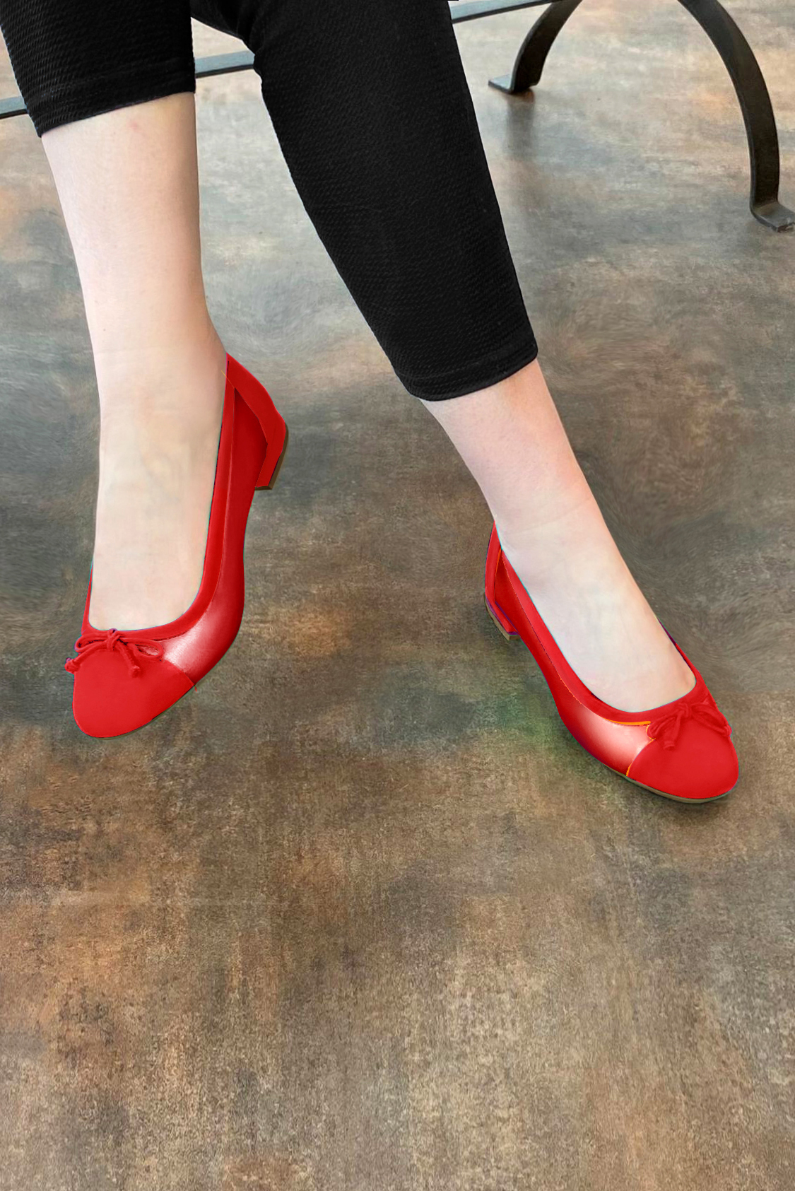 Scarlet red women's ballet pumps, with low heels. Round toe. Flat block heels. Worn view - Florence KOOIJMAN