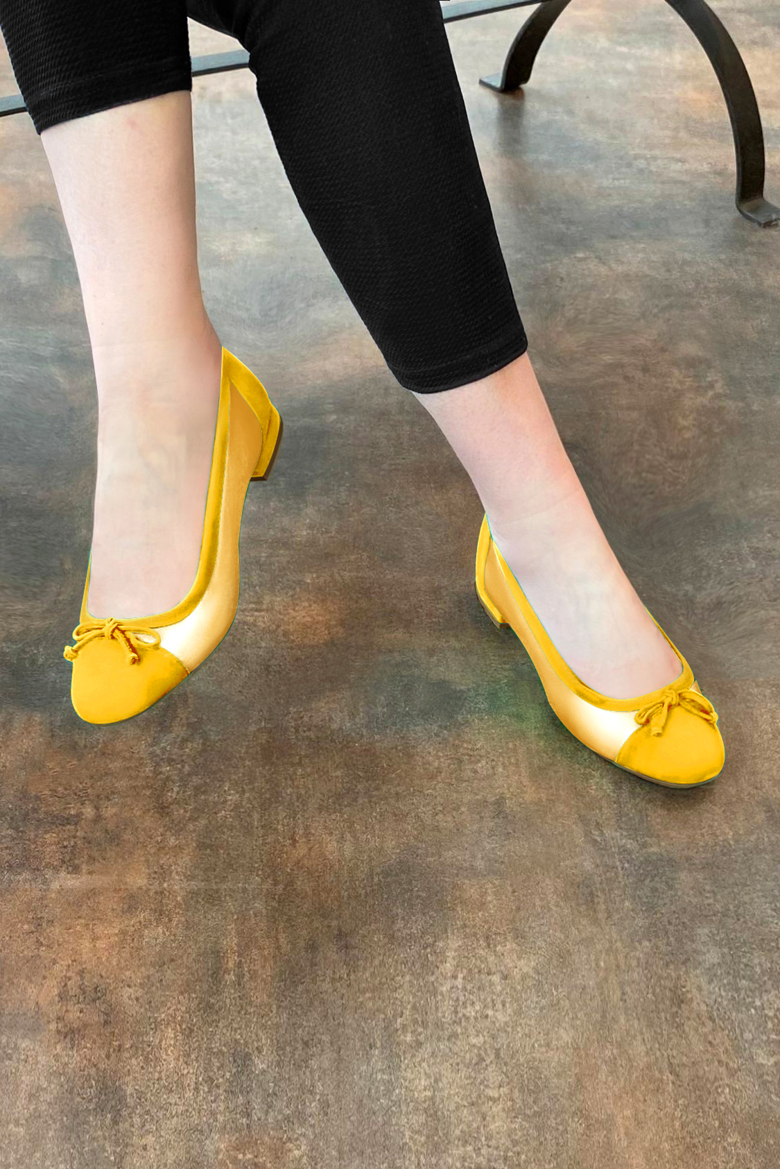 Yellow women's ballet pumps, with low heels. Round toe. Flat block heels. Worn view - Florence KOOIJMAN