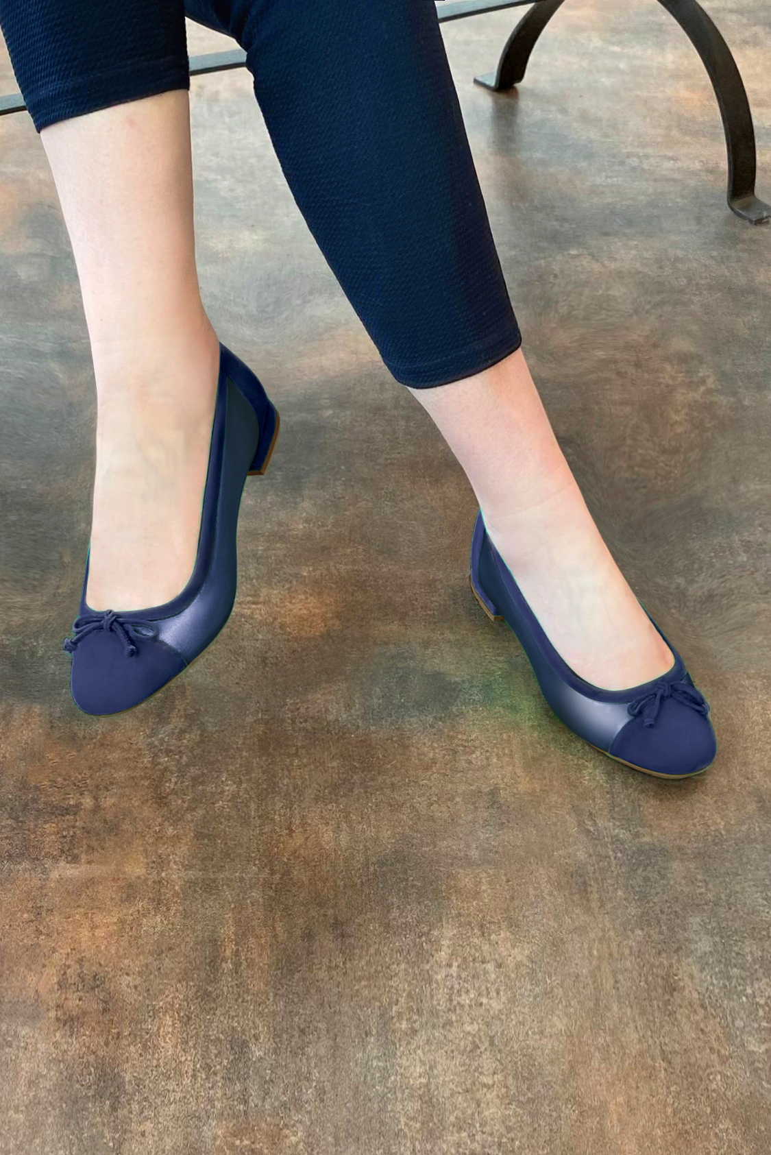 Prussian blue women's ballet pumps, with low heels. Round toe. Flat block heels. Worn view - Florence KOOIJMAN