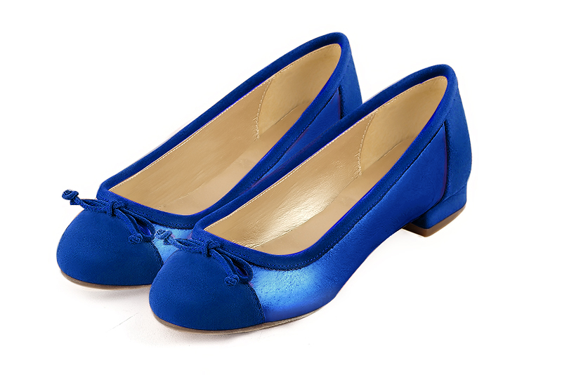 Electric blue women's ballet pumps, with low heels. Round toe. Flat block heels. Front view - Florence KOOIJMAN