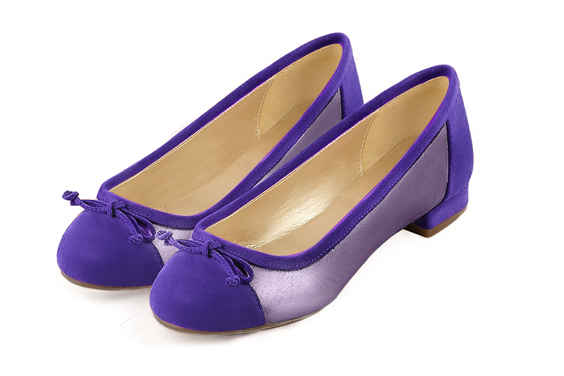 Violet purple women's ballet pumps, with low heels. Round toe. Flat block heels. Front view - Florence KOOIJMAN