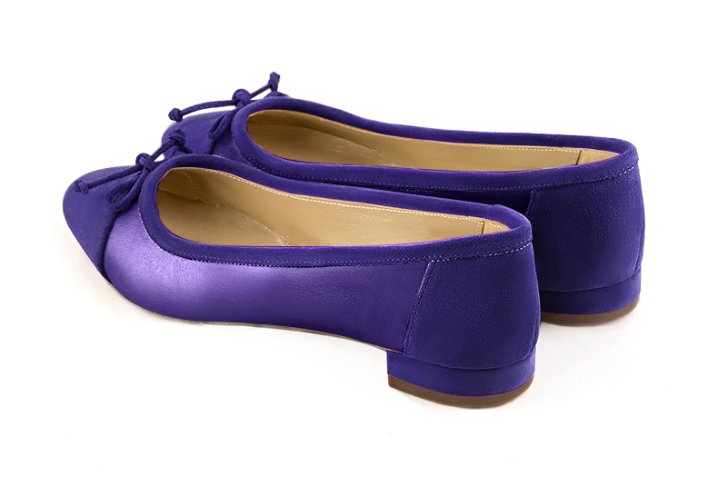 Violet purple women's ballet pumps, with low heels. Round toe. Flat block heels. Rear view - Florence KOOIJMAN
