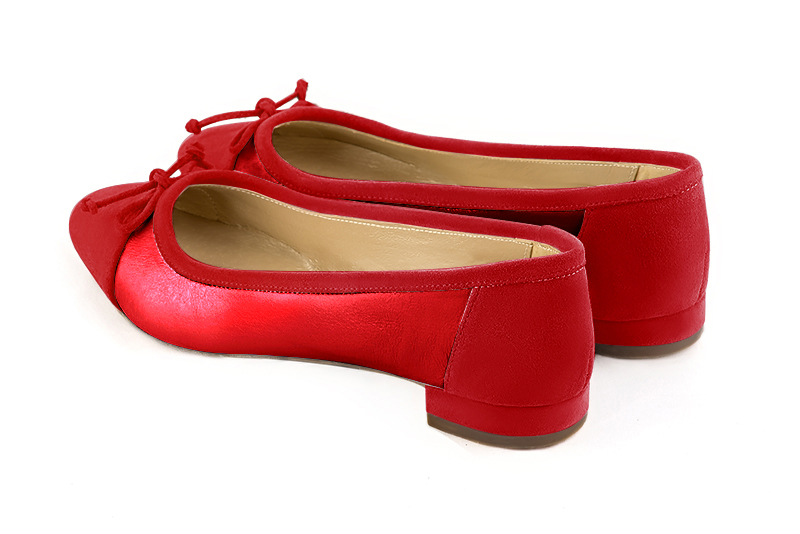 Scarlet red women's ballet pumps, with low heels. Round toe. Flat block heels. Rear view - Florence KOOIJMAN