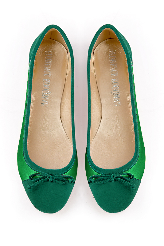 Emerald green women's ballet pumps, with low heels. Round toe. Flat block heels. Top view - Florence KOOIJMAN