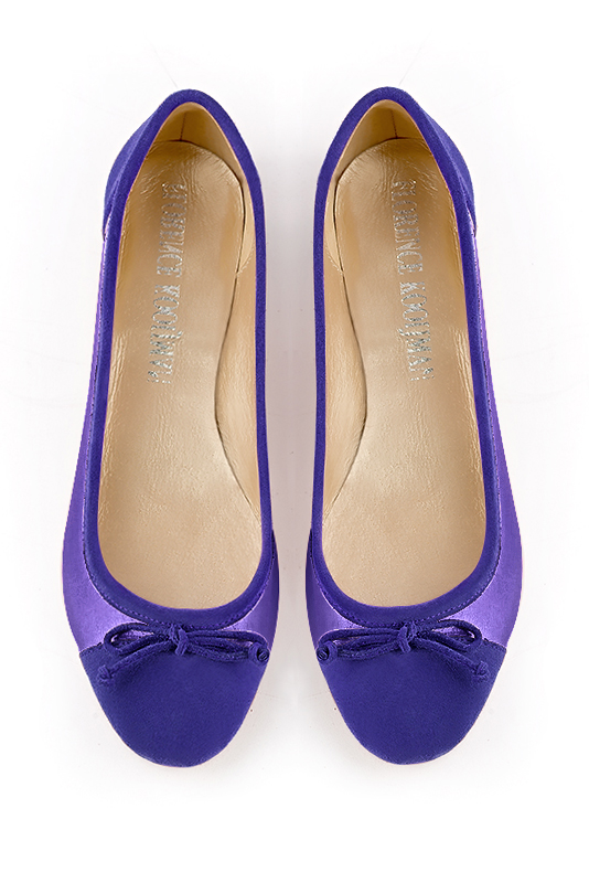 Violet purple women's ballet pumps, with low heels. Round toe. Flat block heels. Top view - Florence KOOIJMAN