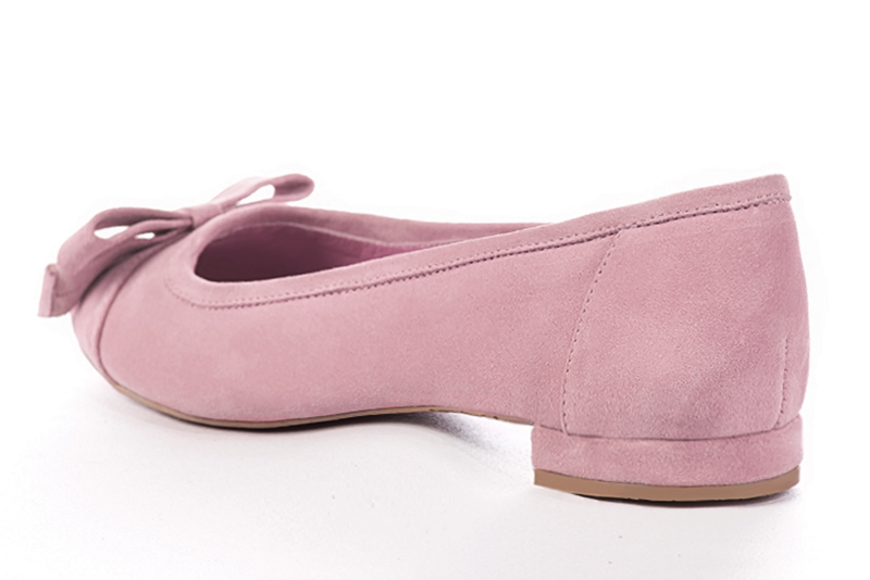 Light pink women's ballet pumps, with low heels. Round toe. Flat block heels. Rear view - Florence KOOIJMAN