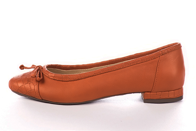 Terracotta orange women's ballet pumps, with low heels. Round toe. Flat block heels. Profile view - Florence KOOIJMAN