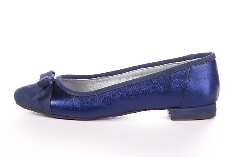 Prussian blue women's ballet pumps, with low heels. Round toe. Flat block heels. Profile view - Florence KOOIJMAN