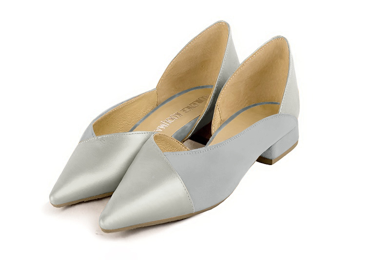 Light silver and pearl grey women's open arch dress pumps. Pointed toe. Flat flare heels. Front view - Florence KOOIJMAN