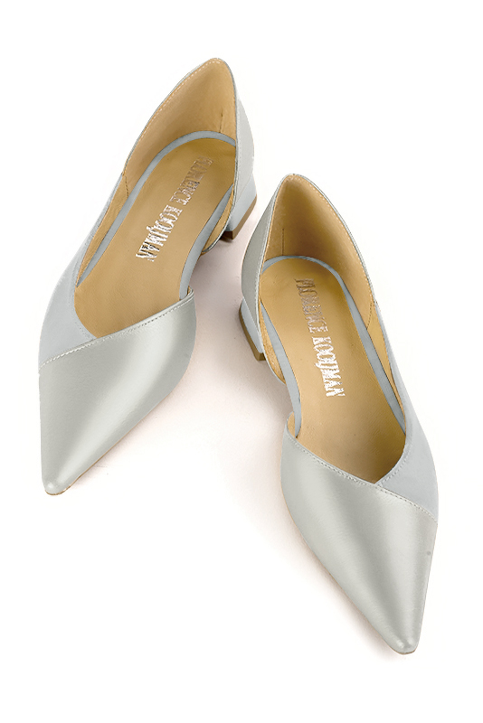 Light silver and pearl grey women's open arch dress pumps. Pointed toe. Flat flare heels. Top view - Florence KOOIJMAN