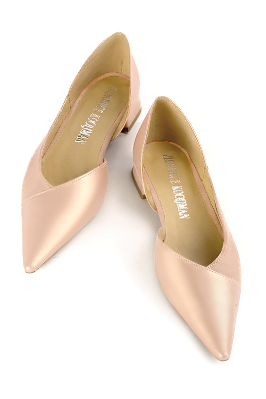 Powder pink women's open arch dress pumps. Pointed toe. Flat block heels. Top view - Florence KOOIJMAN