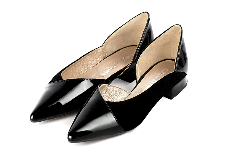 Gloss black women's open arch dress pumps. Pointed toe. Flat block heels. Front view - Florence KOOIJMAN