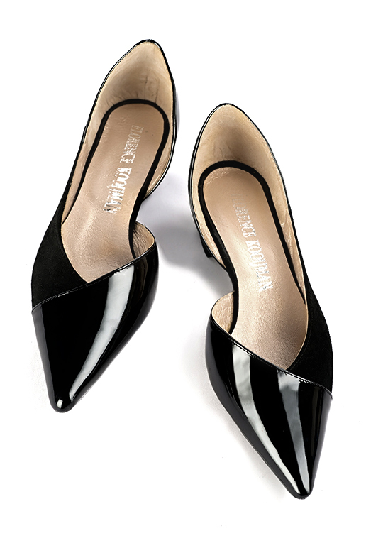 Gloss black women's open arch dress pumps. Pointed toe. Flat block heels. Top view - Florence KOOIJMAN