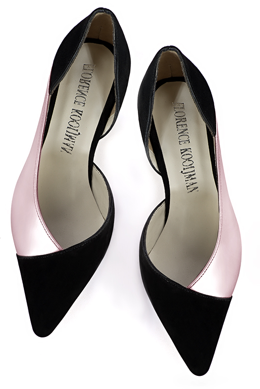 Matt black and light pink women's open arch dress pumps. Pointed toe. Flat block heels. Top view - Florence KOOIJMAN