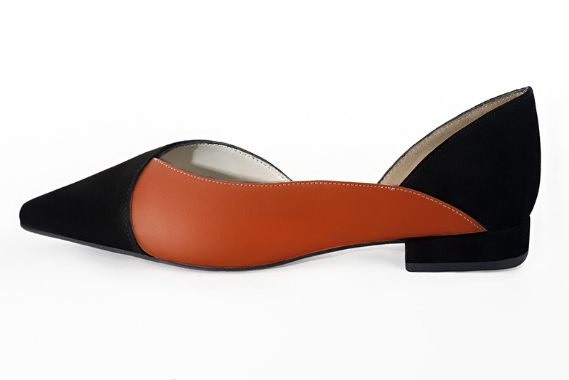 Matt black and terracotta orange women's open arch dress pumps. Pointed toe. Flat block heels. Profile view - Florence KOOIJMAN