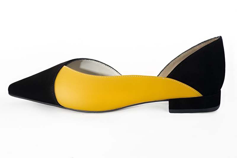 Matt black and mustard yellow women's open arch dress pumps. Pointed toe. Flat block heels. Profile view - Florence KOOIJMAN