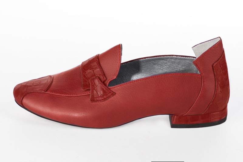 Scarlet red women's fashion loafers. Round toe. Flat block heels. Profile view - Florence KOOIJMAN