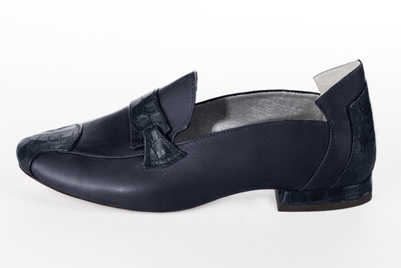 Navy blue women's fashion loafers. Round toe. Flat block heels. Profile view - Florence KOOIJMAN