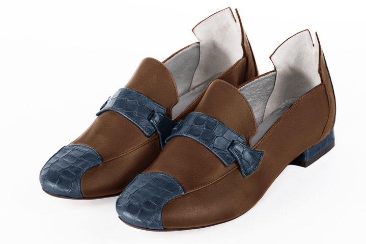 Denim blue and caramel brown women's fashion loafers. Round toe. Flat block heels. Front view - Florence KOOIJMAN