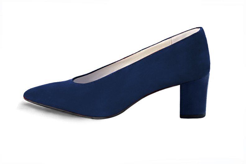 Navy blue women's dress pumps, with a round neckline. Tapered toe. Medium block heels. Profile view - Florence KOOIJMAN