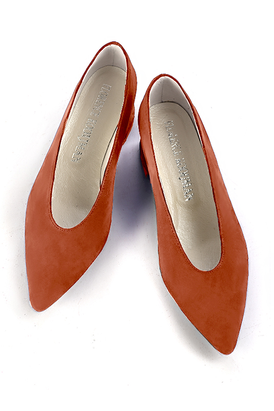 Terracotta orange women's dress pumps, with a round neckline. Tapered toe. Low flare heels. Top view - Florence KOOIJMAN