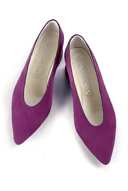 Mulberry purple women's dress pumps, with a round neckline. Tapered toe. Low flare heels. Top view - Florence KOOIJMAN